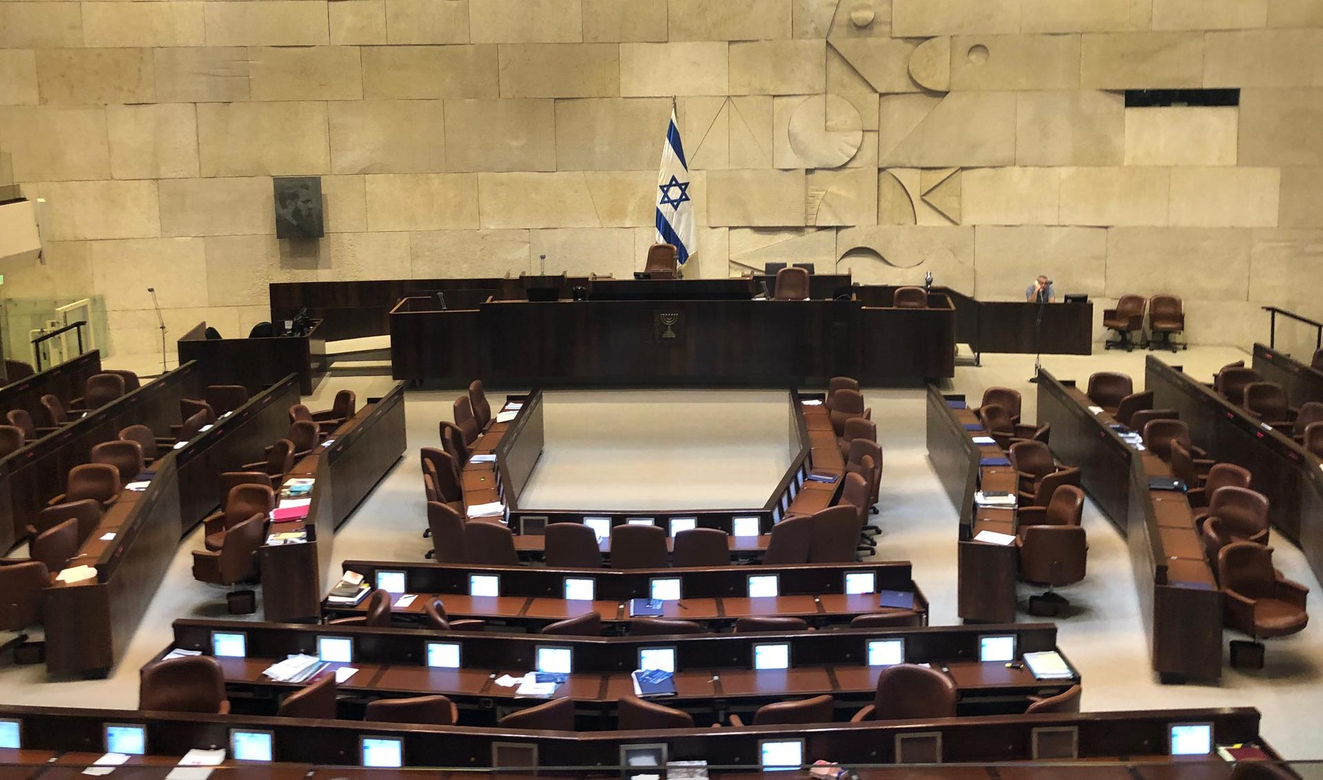 היועמשית נגד הקואליציה